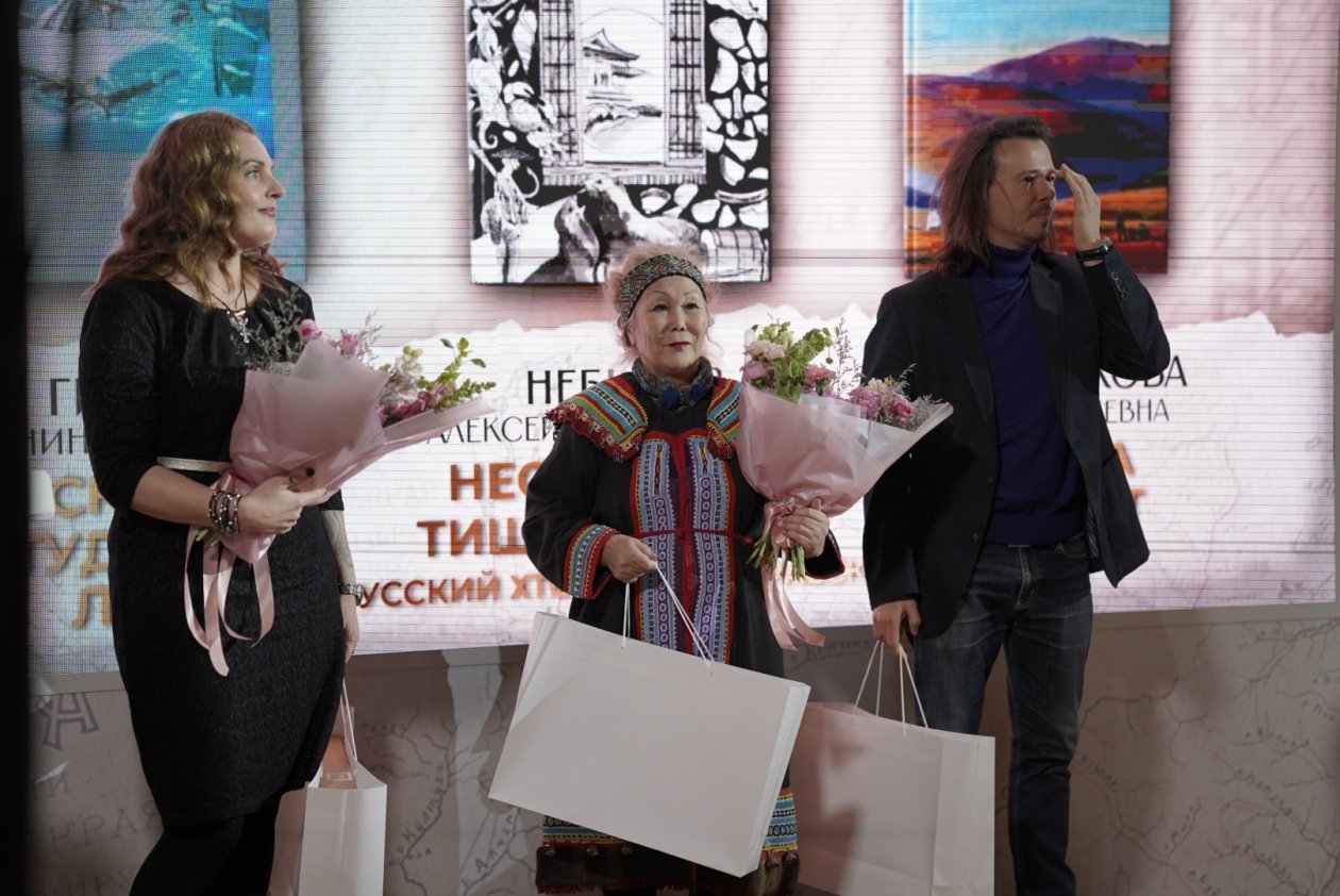 Улита Котельникова (посередине). Фото: ИА PrimaMedia